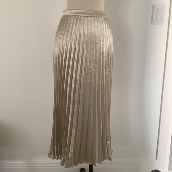 DKNY NWT Gold Satin Pleated Skirt size 8 - Picture 4 of 15